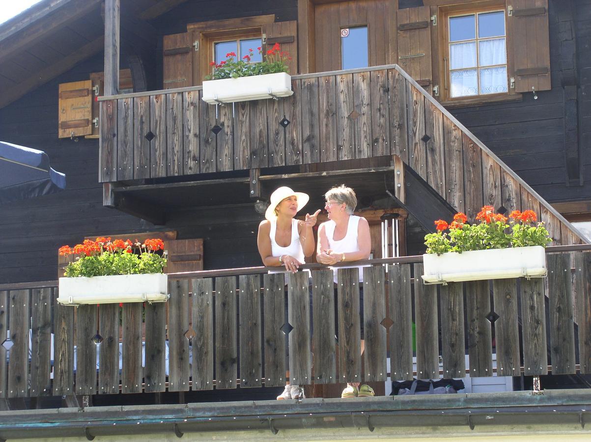 Gruppenhaus Im Walliser Alpstyle Rosswald エクステリア 写真